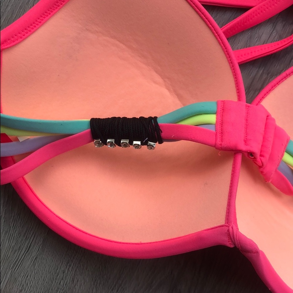 Pink bikini - Picture 5 of 7